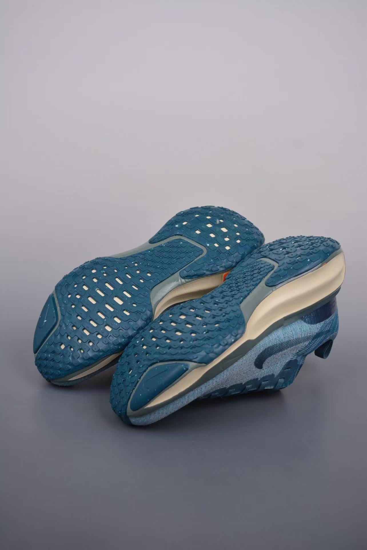Nike Zoomx Invincible 3 Flyknit – Blue Tint/Orange Blaze