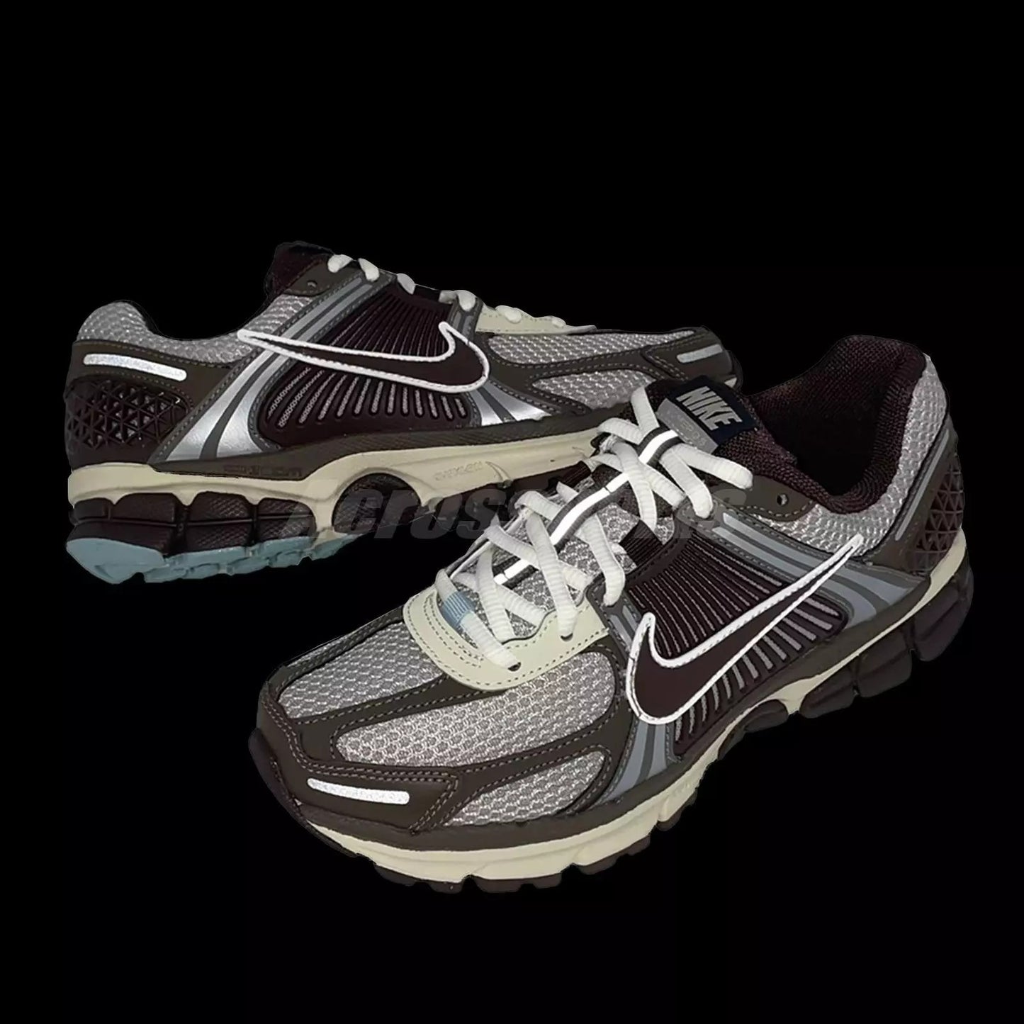 Nike Wmns Zoom Vomero 5 Light Iron Orewood Earth Fossil