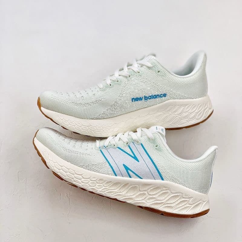 New Balance Hero V8 unisex sneakers in light gray color